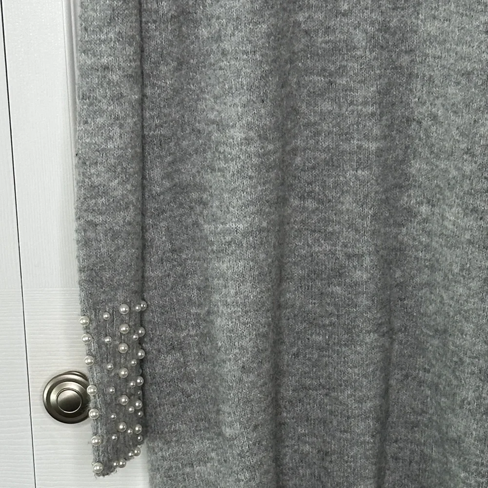 Selfie Coulture Open Front Gray Sweater with Faux Pearl Accents 45% Cotton EUC
